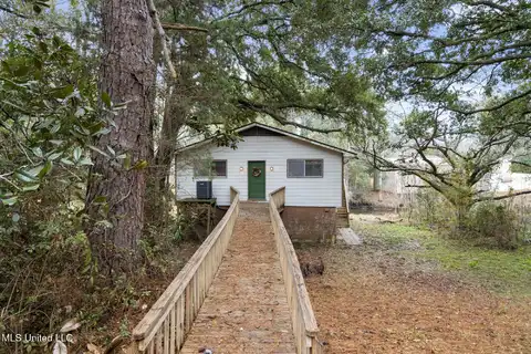 1927 Shady Point Circle, Gautier, MS 39553