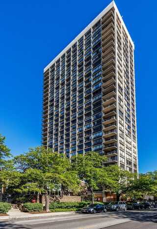 88 W Schiller Street, Chicago, IL 60610