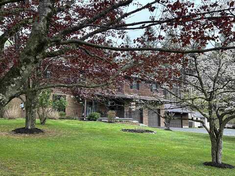 297 White Oak Road, Montrose, WV 26283
