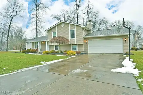 7024 Berry Blossom Drive, Canfield, OH 44406