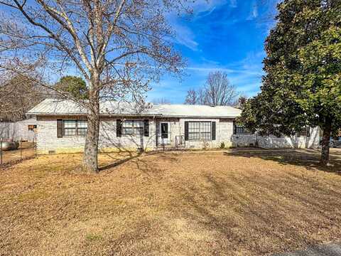 426 Dave St, Cave City, AR 72521