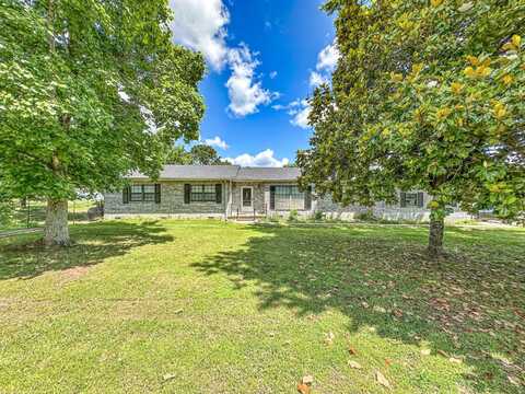 426 Dave St, Cave City, AR 72521