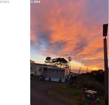 4875 N HIGHWAY 101, Depoe Bay, OR 97341