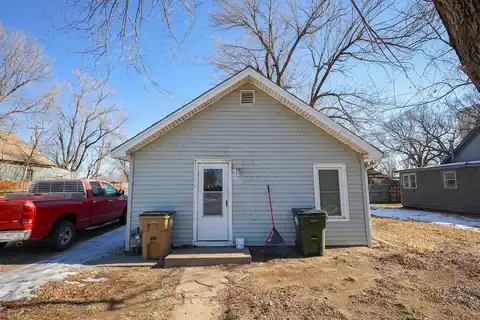 202 Hoagland, Hutchinson, KS 67501