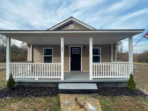 301 Sullivan St, Blackstone, VA 23824