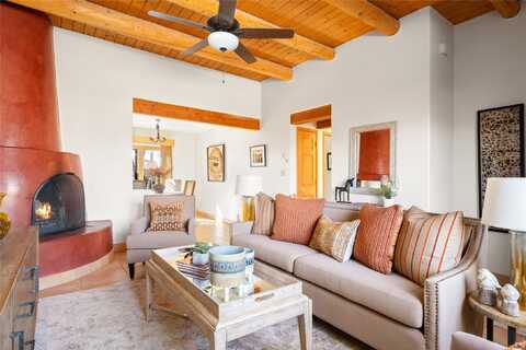 112 Del Rio, Santa Fe, NM 87501