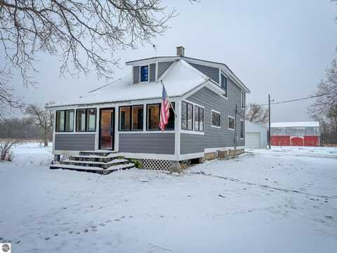 8111 W 50 Road, Cadillac, MI 49601