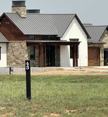 105 Baurenhof Ct., Fredericksburg, TX 78624