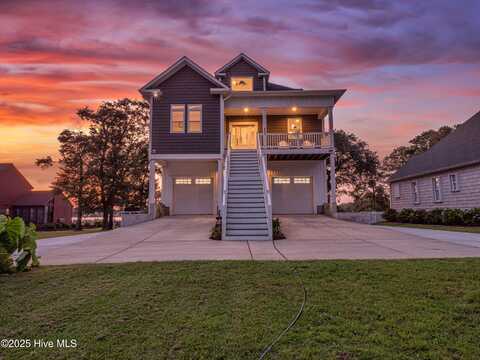 811 Chadwick Shores Drive, Sneads Ferry, NC 28460