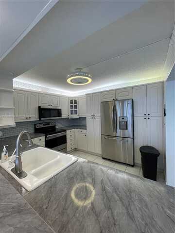 1000 Parkview Dr, Hallandale Beach, FL 33009