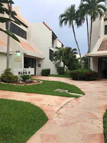 303 Racquet Club Rd, Weston, FL 33326