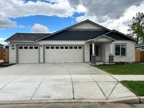 1131 NW Walnut Avenue, Redmond, OR 97756