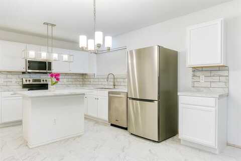 2052 Club Oak Drive, Heartland, TX 75126