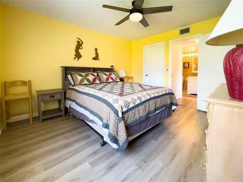 330 Knotty Pine Cir, Greenacres, FL 33463