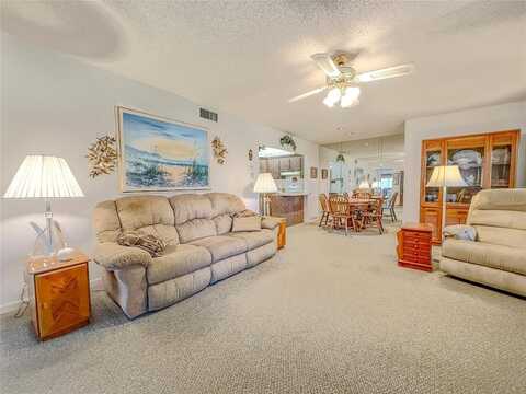329 Knotty Pine Cir, Greenacres, FL 33463