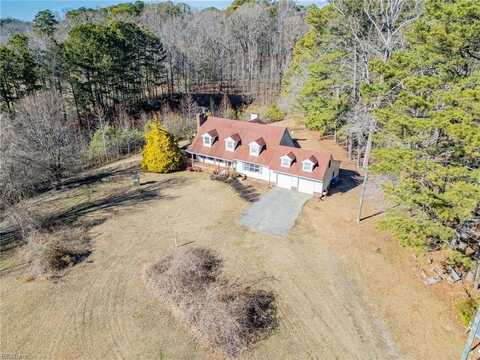 4052 Lake Point Road, Suffolk, VA 23434