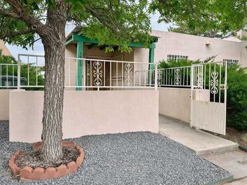 3900 Los Milagros, Santa Fe, NM 87507