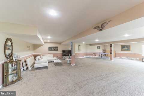 Ernest, COLLEGEVILLE, PA 19426