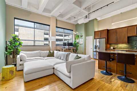 Main, HOUSTON, TX 77002