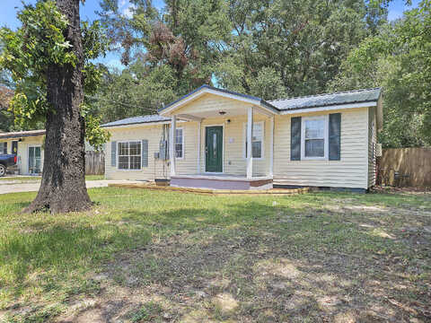 Lloyd, CRESTVIEW, FL 32536