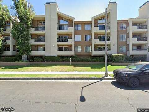 Owensmouth Ave, Woodland Hills, CA 91367