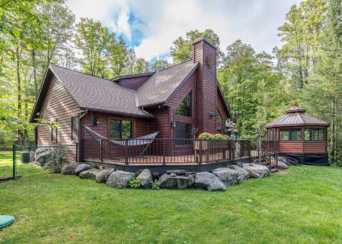 Amber Lake Rd W, Minocqua, WI 54548