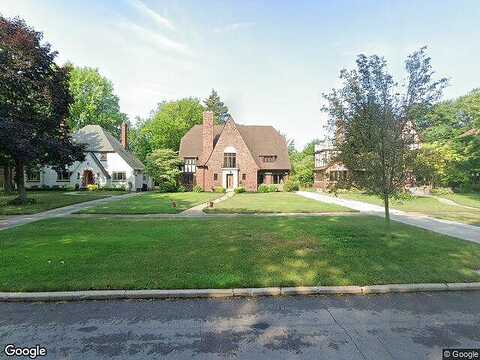 Three Mile, GROSSE POINTE PARK, MI 48230