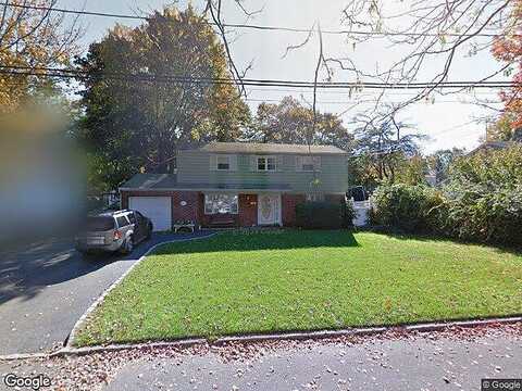 Elwin Pl, EAST NORTHPORT, NY 11731