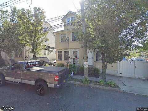 Rumpler Ct, STATEN ISLAND, NY 10302