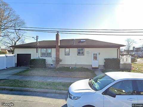 Queen, NORTH BELLMORE, NY 11710