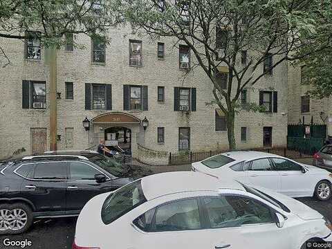 33Rd St 3E, ASTORIA, NY 11105