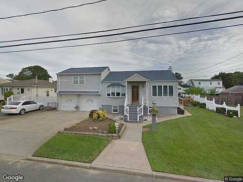 44Th St, LINDENHURST, NY 11757