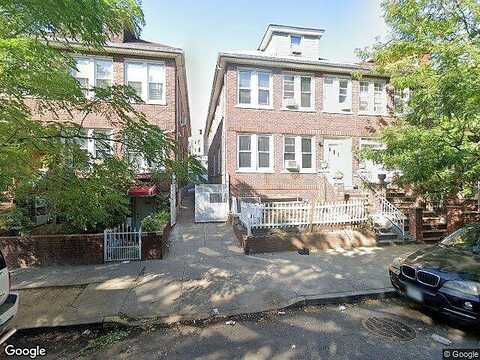 92Nd St, JACKSON HEIGHTS, NY 11372