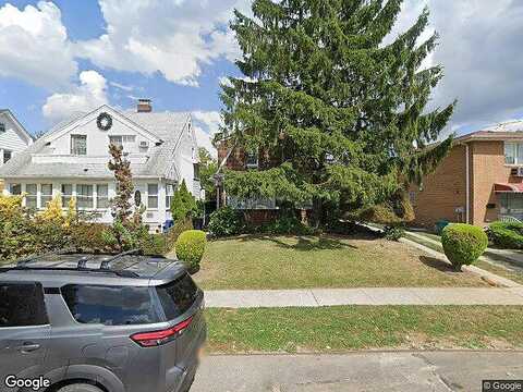 205Th, BAYSIDE, NY 11361