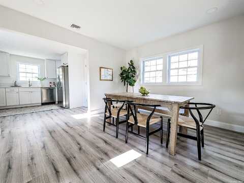 Eatondale, BLUE POINT, NY 11715