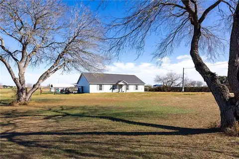 450 County Road 3073, Orange Grove, TX 78372