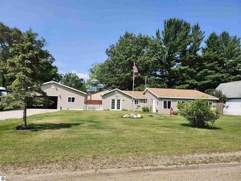 6615 N Ridge, Harrison, MI 48625