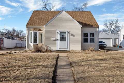 2042 G Avenue NE, Cedar Rapids, IA 52402