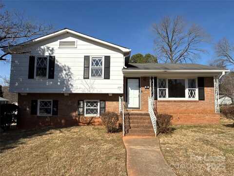 4840 Tanglebriar Drive, Charlotte, NC 28208