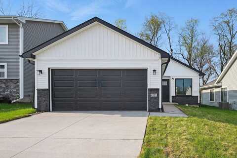 4323 Grover Woods Lane, Des Moines, IA 50317