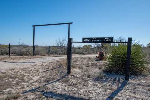 1984 Lausen, Del Rio, TX 78840