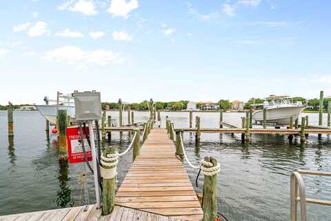 333 Bluefish Drive, Fort Walton Beach, FL 32548