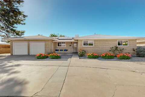 6827 Mossman Place NE, Albuquerque, NM 87110