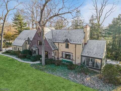 74 Old Chester Rd, Essex Fells, NJ 07021