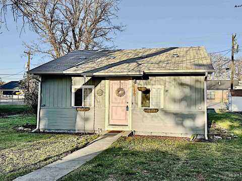 590/ 590 1/2 N 9th E, Mountain Home, ID 83647