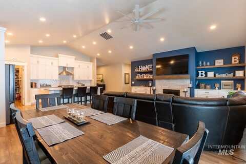 2404 Day Dr, Fruitland, ID 83619