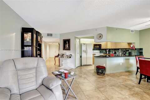 12650 SW 15th St, Pembroke Pines, FL 33027