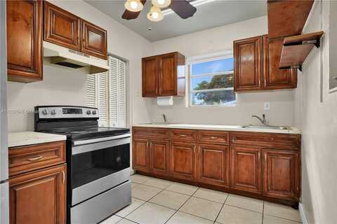 801 NE 168th St, North Miami Beach, FL 33162