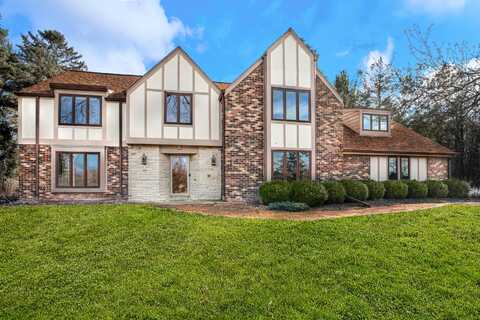 12100 N Maryhill Ct, Mequon, WI 53092