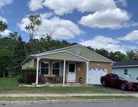 47 Selkirk Avenue, Toms River, NJ 08757